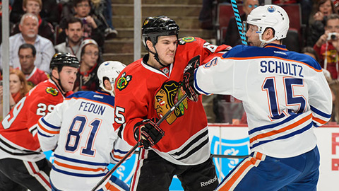 Andrew Shaw v utkání proti Edmontonu