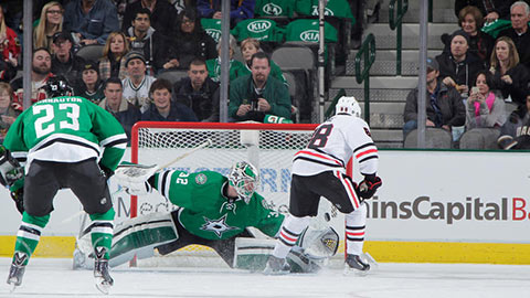 Patrick Kane uspěl v brejku s pěkný blafákem do bekhendu