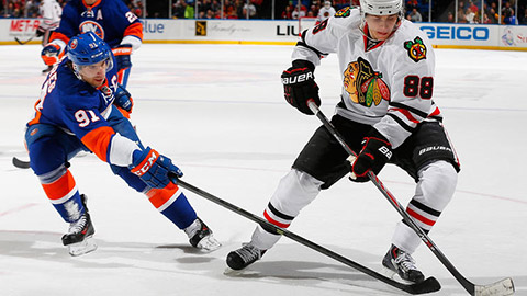 Patrick Kane v utkání proti Islanders