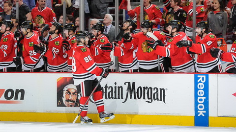 Patrick Kane se raduje po vstřelení vítězného gólu