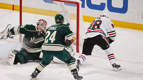 Patrick Kane v loňské sérii s Minnesotou