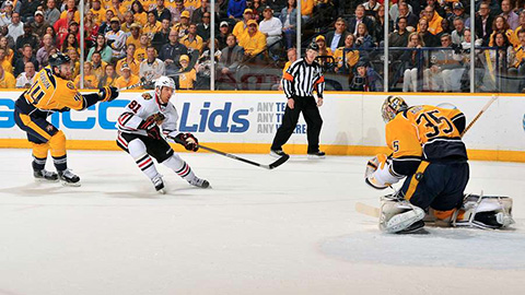 Brad Richards otevřel ve 14. minutě skóre duelu