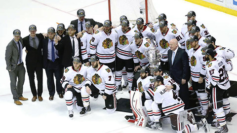 Blackhawks s Clarence Campbell Bowm pro vítěze Západní konference