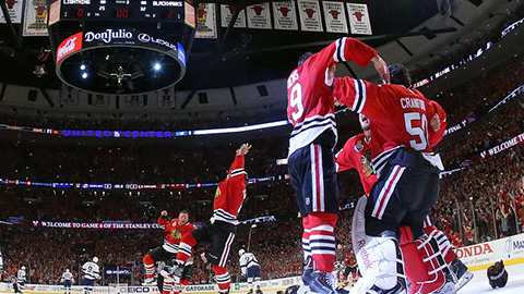 Hráči Blackhawks slaví zisk Stanley Cupu