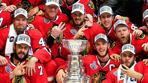 Hráči Blackhawks se Stanley Cupem