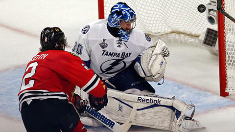 Touto trefou rozhodl Duncan Keith poslední finálový zápas