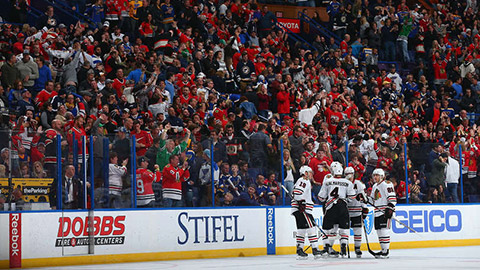 Hráči Blackhawks se radují