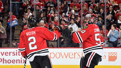 Duncan Keith a Corey Crawford