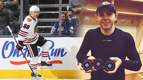 Patrick Kane se 3 puky jimiž vstřelil první hattrick v základní části