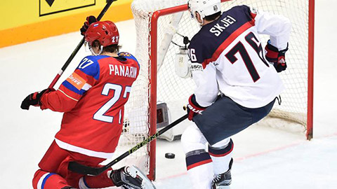 Artemi Panarin při své šesté brance na turnaji