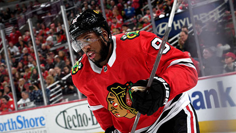 Anthony Duclair při svém debutu za Blackhawks