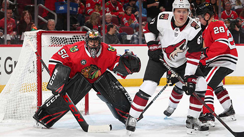 Corey Crawford (© Chase Agnello-Dean/NHLI via Getty Images)