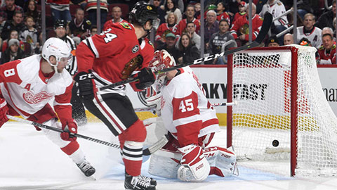 Dominik Kahun skóruje podruhé v utkání (© Bill Smith/NHLI via Getty Images)