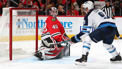 Andrew Copp při vyrovnávacím gólu (© Chase Agnello-Dean/NHLI via Getty Images)