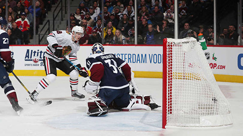 Dominik Kubalík snižuje na 2:7 (© Michael Martin/NHLI via Getty Images)