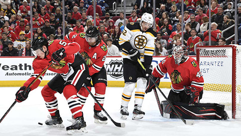 Momentka z utkání proti Bruins (© Bill Smith/NHLI via Getty Images)