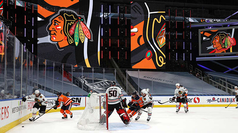 Momentka z druhého utkání proti Oilers (© Dave Sandford/NHLI via Getty Images)