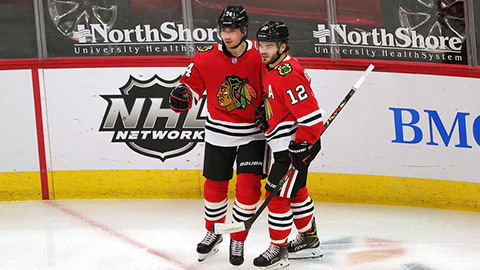 Beaudin a DeBrincat se radují z prvního gólu (© Stacy Revere/Getty Images)