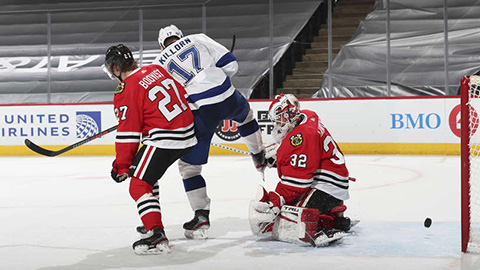 Alex Killorn při vítězné brance (© Chase Agnello-Dean/NHLI via Getty Images)