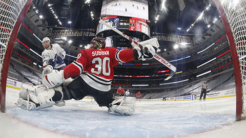 Malcolm Subban při jednom ze svých 39 zákroků (© Chase Agnello-Dean/NHLI via Getty Images)