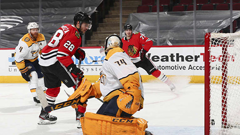 Vinnie Hinostroza při gólu na 3:4 (© Chase Agnello-Dean/NHLI via Getty Images)