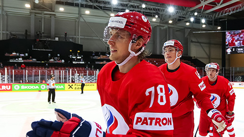 Max Shalunov se raduje z gólu (© IIHF)