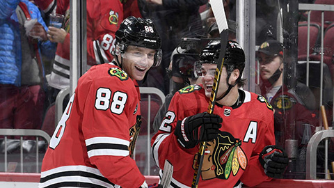 Patrick Kane se raduje z gólu (© Bill Smith/NHLI via Getty Images)