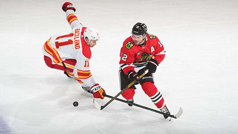 Alex DeBrincat (© Chase Agnello-Dean/NHLI via Getty Images)