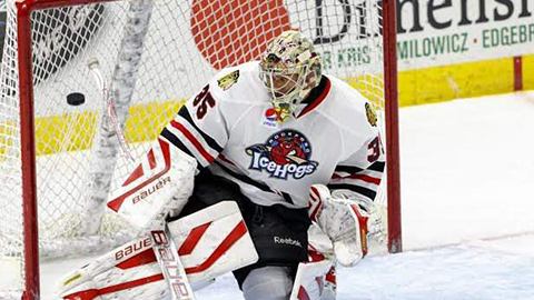 Mac Carruth v utkání za IceHogs