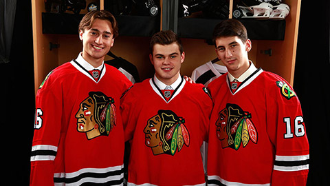 Chad Krys, Alex DeBrincat a Artur Kayumov poprvé v dresu Blackhawks
