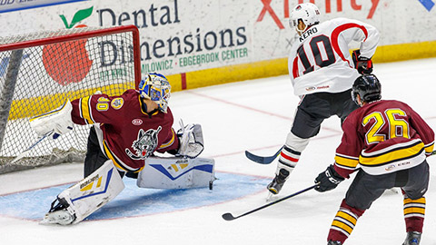 Tanner Kero v přípravném utkání AHL mezi IceHogs a Wolves