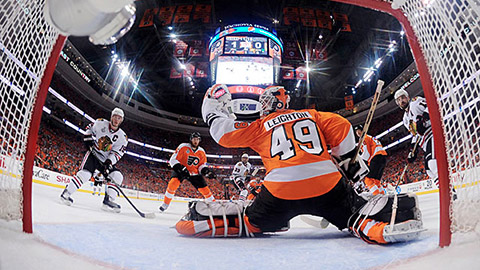 Michael Leighton během finále Stanley Cupu 2010 proti Chicagu