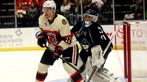 Brandon Mashinter v utkání za IceHogs