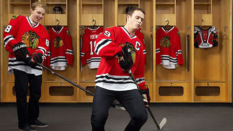 Patrick Kane a Jonathan Toews na snímku pro EPSN The Magazine (© Gregg Segal)